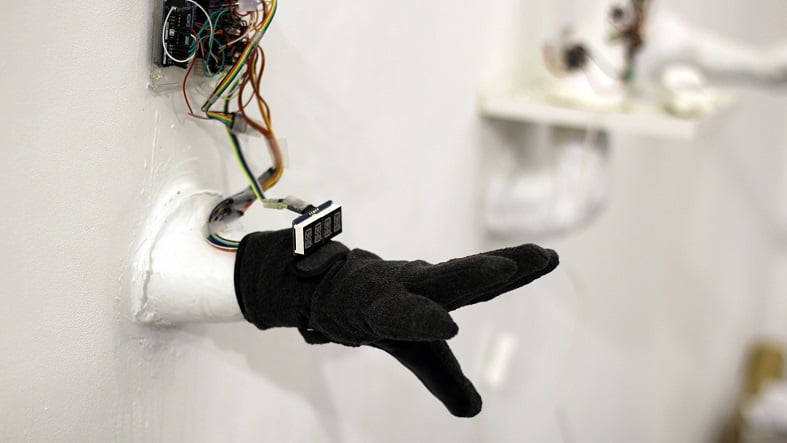 smart glove for translate sign language to text and speech 