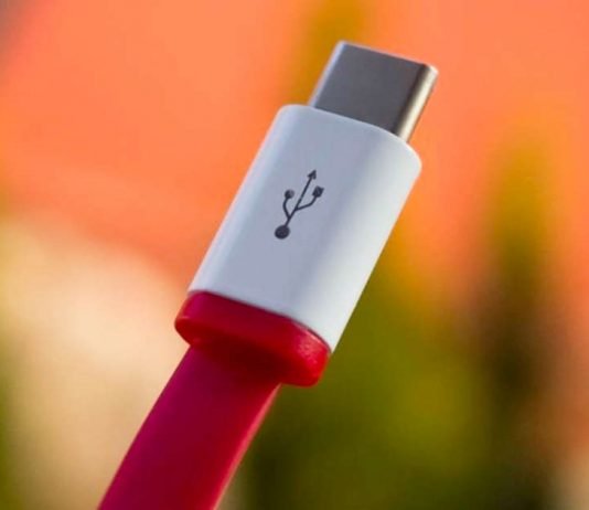 USB-C single mobile charging port