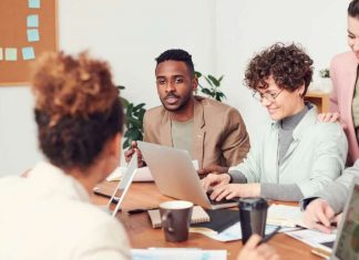 The Advantages of Crowdsourcing: Revolutionizing the Way We Work Advantages of Crowdsourcing